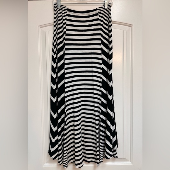 Chico's Dresses & Skirts - Chico's Black and White High-Low Skirt